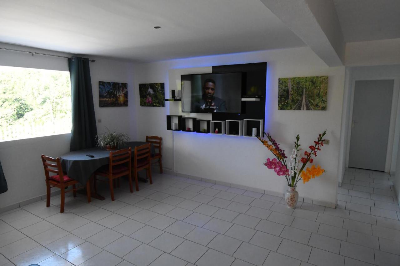 Chez Tatie-Clo Devient Gray Coconut Cake Villa Le Moule Bagian luar foto